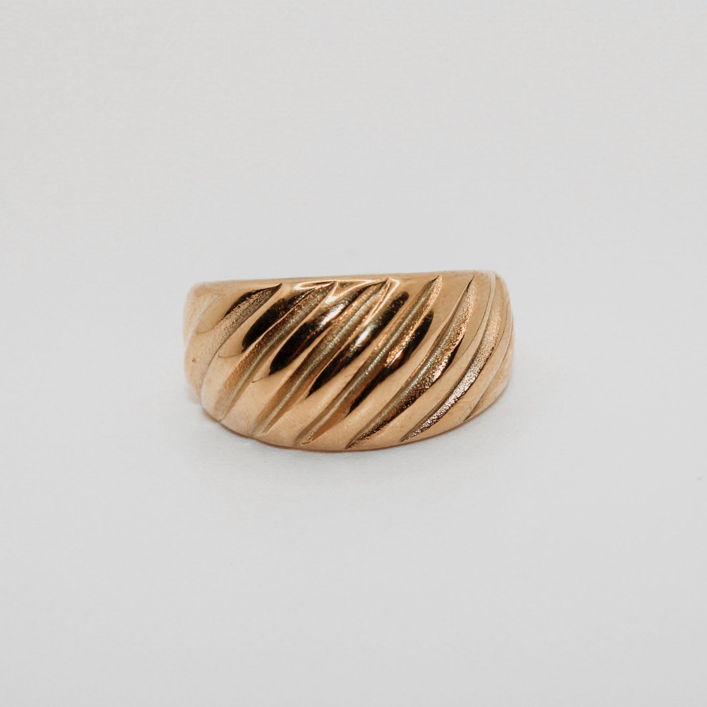 Curved Thick Ring